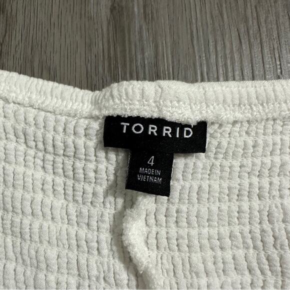 Torrid Gauze Embroidered Smocked Cold Shoulder White & Blue Top Size 4X - Picture 6 of 10